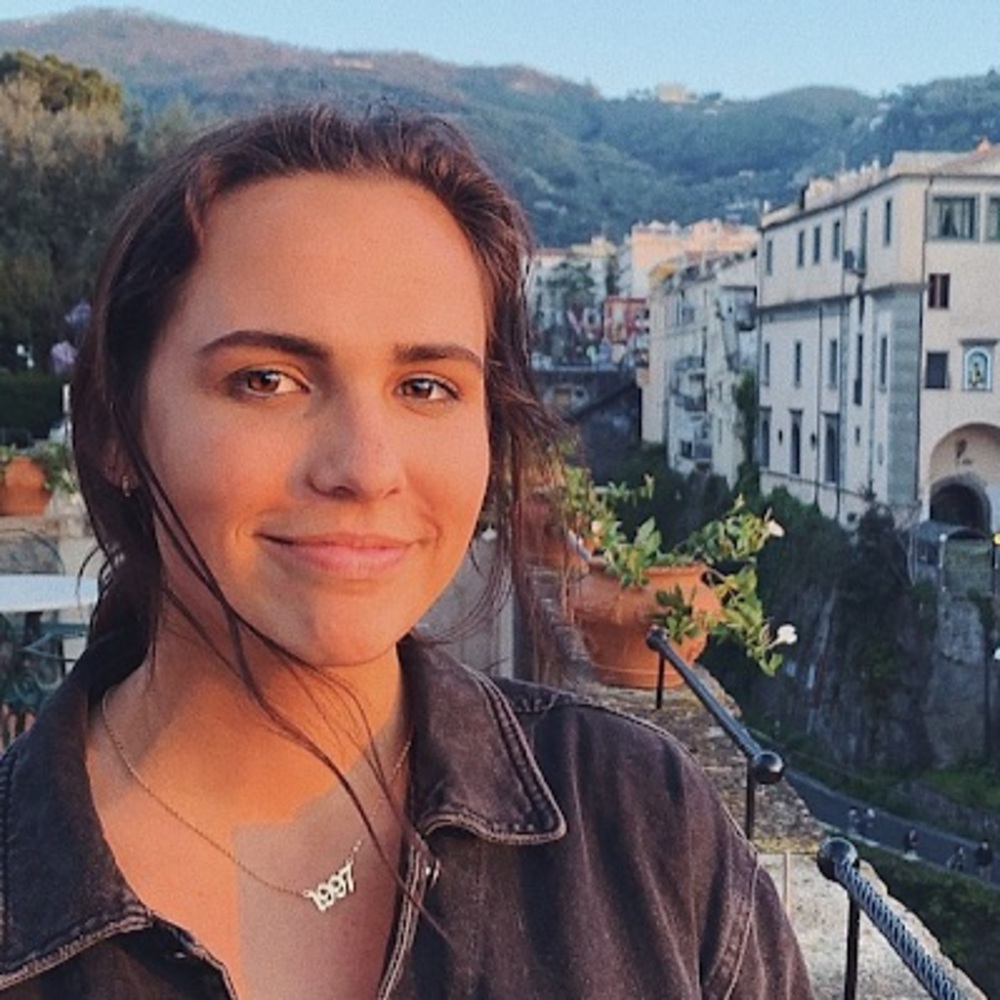 Meet your Posher, Alexandra